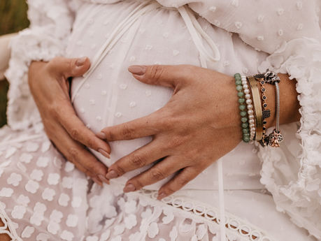 Exploring the Emotional Aspects of Surrogacy: A Guide for Intended Parents, Surrogates, and Egg Donors