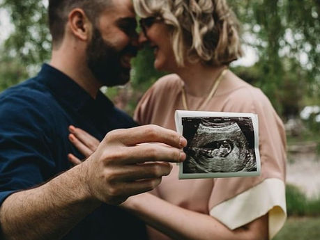 Keeping it in the family - Chicago twins make surrogacy a family affair!