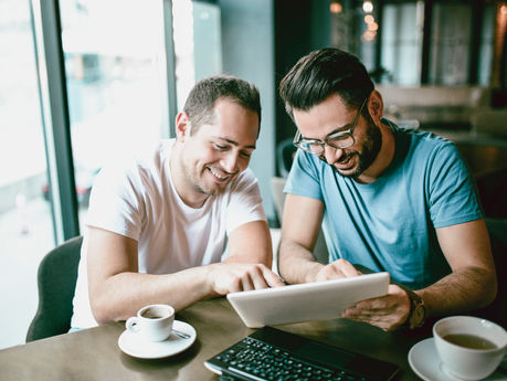 How do I choose the right surrogacy agency?